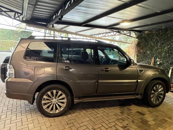 MITSUBISHI PAJERO 3.2 HPE S 4X4 7 LUGARES 16V TURBO INTERCOOLER DIESEL 4P AUTOMÁTICO